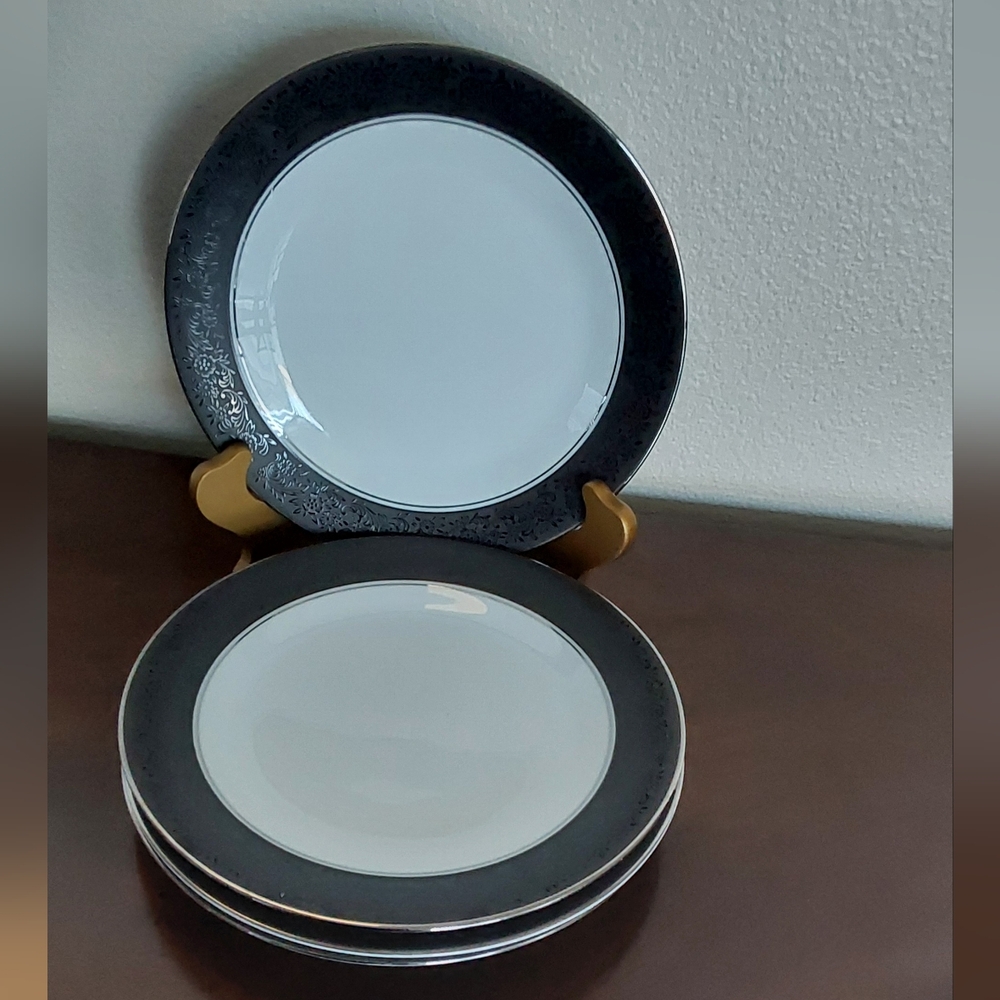 Noritake Mirano Elegant‎ Black and White 4 Salad Plates Set